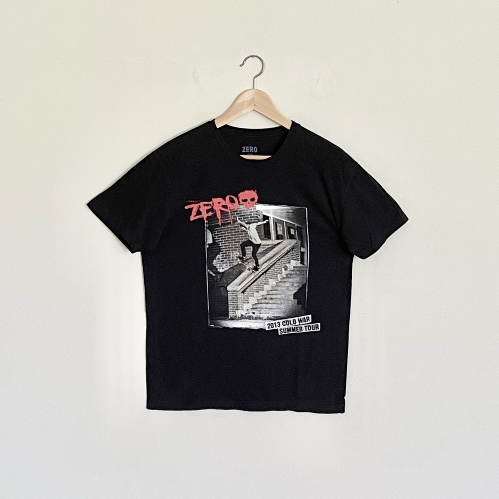 RARE Zero Skateboarding 2013 Cold War Summer Tour Graphic Black T Shirt Adult M